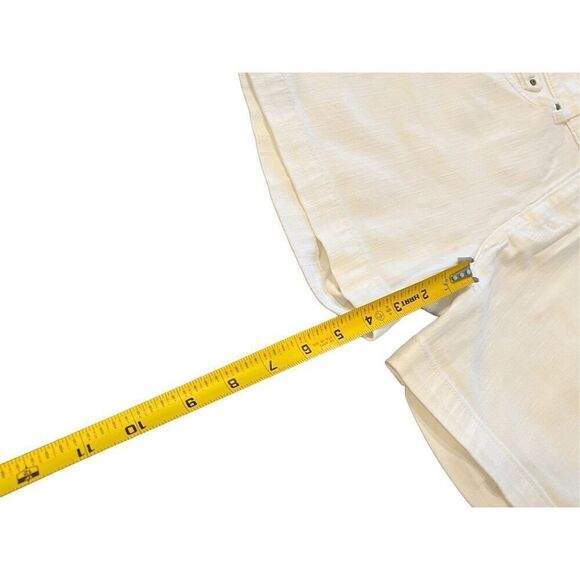 Levi's Women's Mid waist white Shorts size 8 - Picture 4 of 10